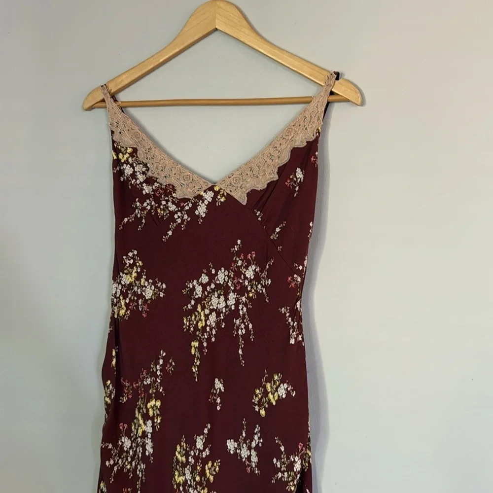 ASTR The Label Red Floral Slip Dress Size xs Lace V-Neck Grunge Whimsigoth - Picture 3 of 7